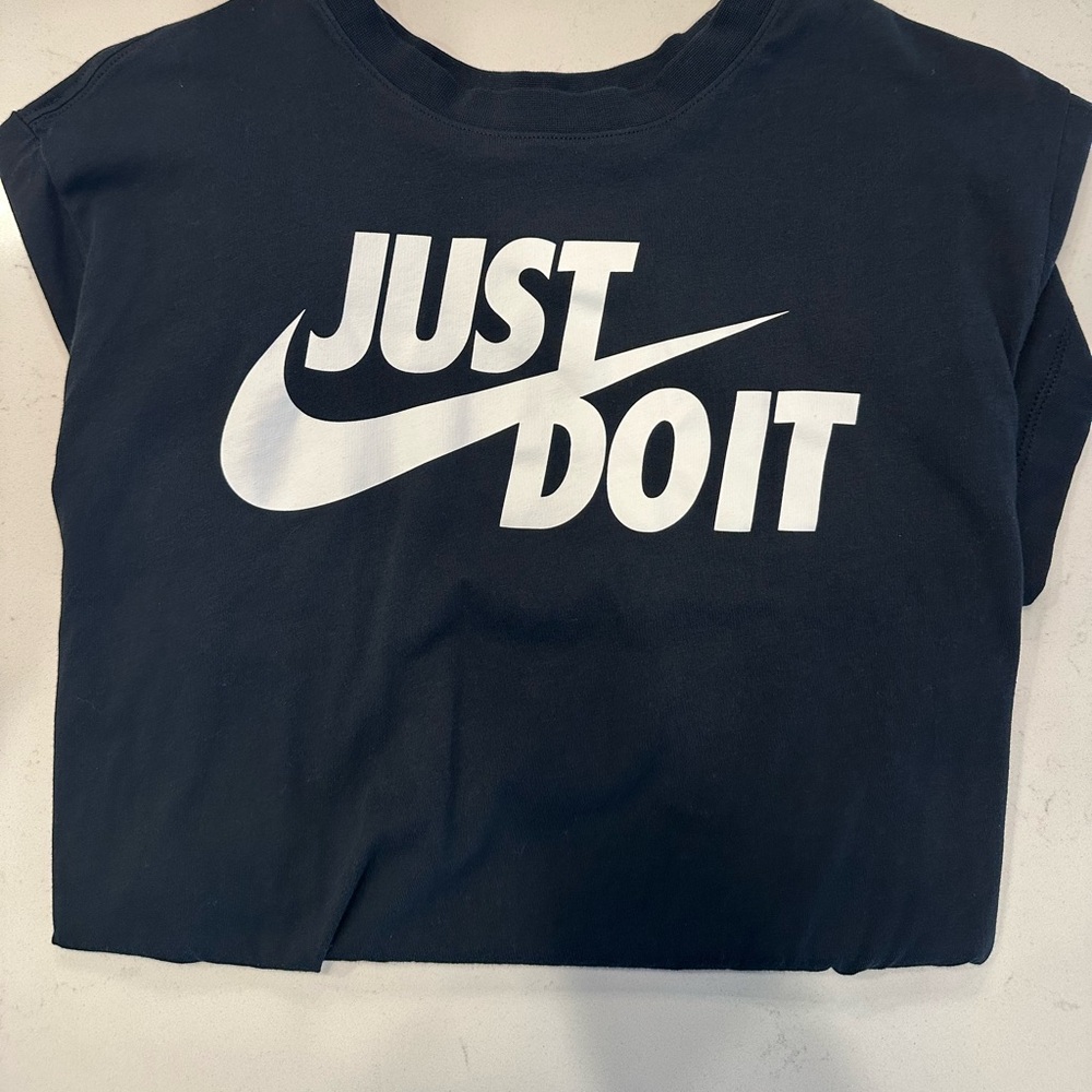 Men’s Black Nike “Just Do It” Swoosh T, size L.